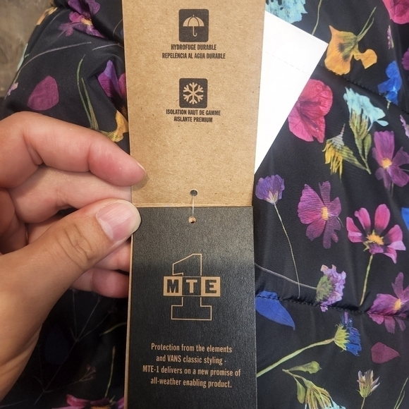 New Vans WOMEN'S VANS FOUNDRY VPUFFER MTE-1 JACKET black floraldesign - Picture 13 of 13